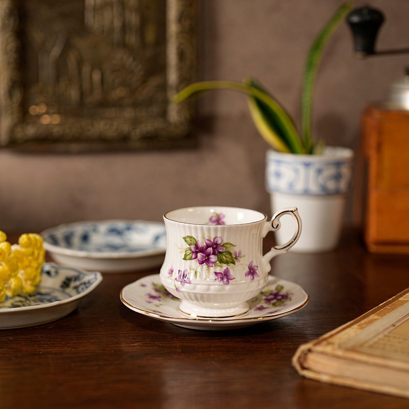 英國Queen's紫羅蘭半手繪描金細骨瓷茶杯/咖啡杯組/復古老件 - 茶具/茶杯 - 瓷 紫色