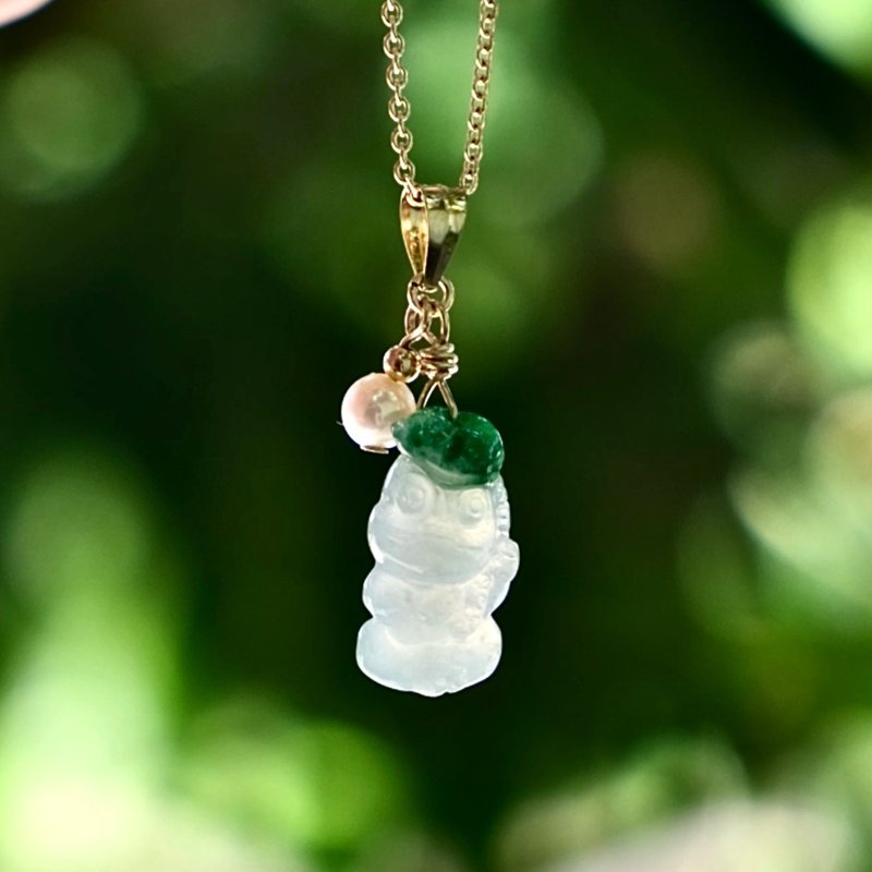 Ice green flower jade frog pendant natural Burmese jade A grade natural freshwater pearl 18K gold-filled - สร้อยคอ - หยก 