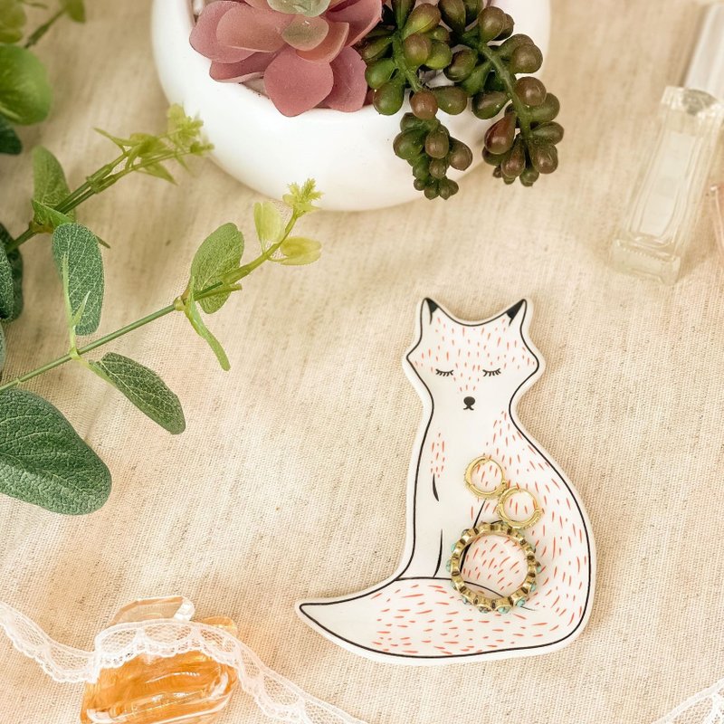 Sleepy Animal Lazy Animal Ornament Plate [Fox Fox] Home | Decoration | Decoration | Decoration | - กล่องเก็บของ - ดินเผา ขาว