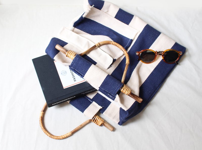 Straight bamboo handle bag limited - กระเป๋าถือ - ผ้าฝ้าย/ผ้าลินิน สีน้ำเงิน