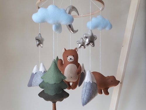 Felt Dreams Designs Woodland mobile baby crib decor, forest mobile, bear mobile nursery
