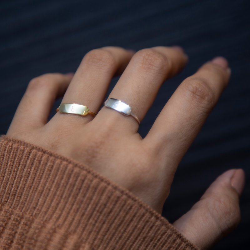 Personalized Dainty Initial Ring, Custom Gift for her, Valentines, Mother's Day - แหวนทั่วไป - เงินแท้ หลากหลายสี