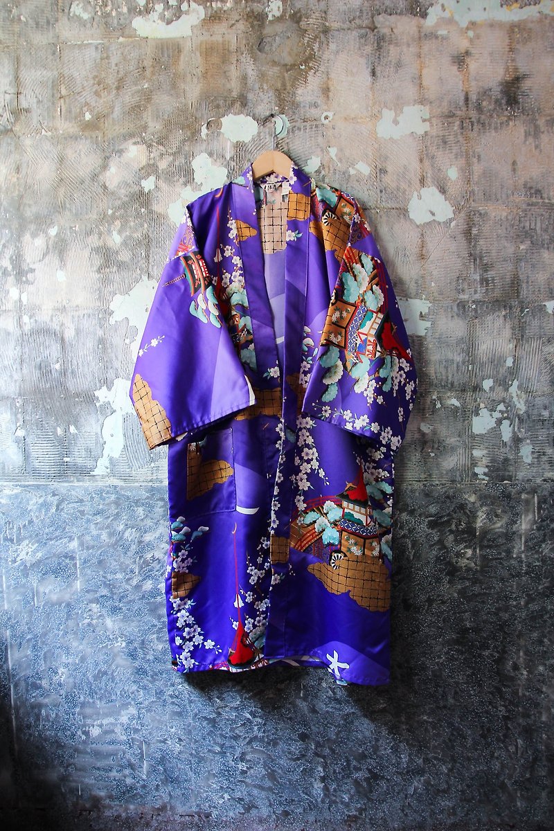 裊裊百貨公司-Vintage 緞面紫色櫻花神社圖案罩衫 復古著 - 外套/大衣 - 聚酯纖維 