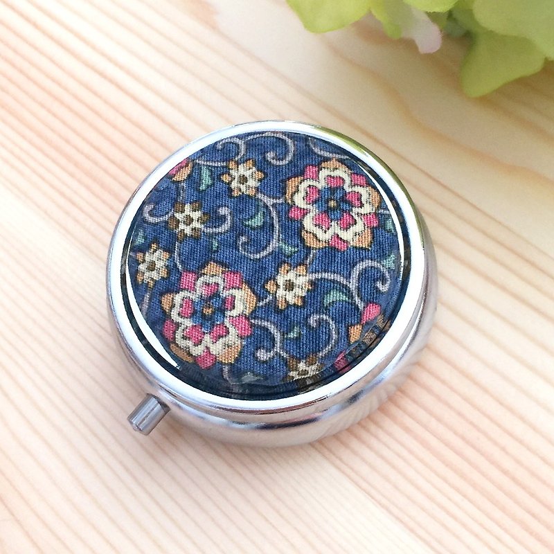 Pillbox with Japanese Traditional pattern, Kimono - Other - Other Metals Blue