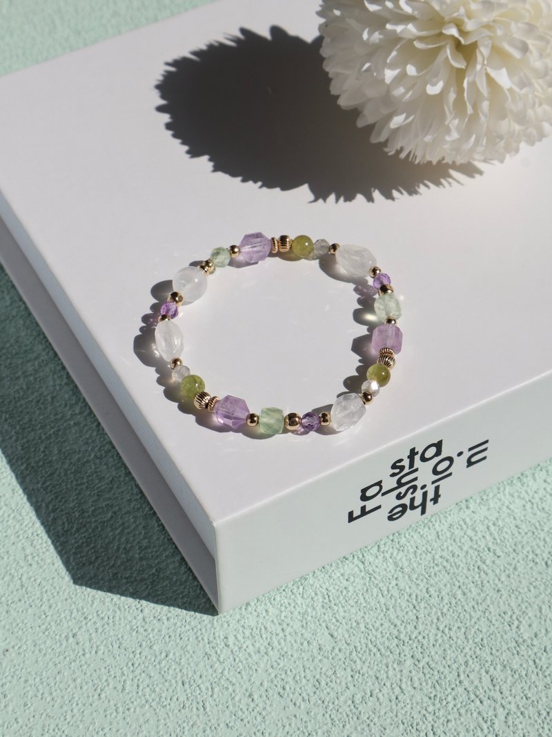 Highlight moment. Irregular White Ghost Prehnite Stone Amethyst 14KGF Crystal Bracelet - สร้อยข้อมือ - คริสตัล สีม่วง