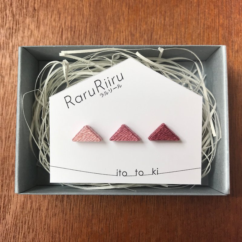 Triangle, thread, cypress, pink, dull pink, dark color, gradation, adult - Earrings & Clip-ons - Wood Pink