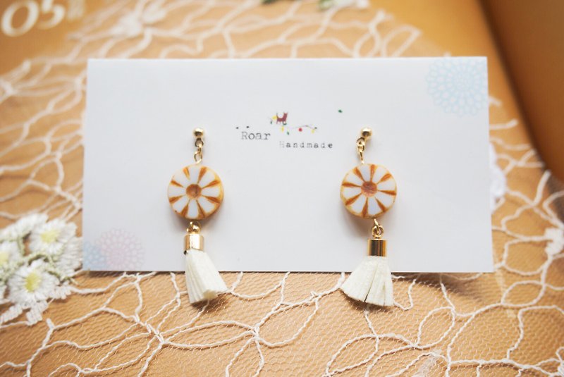 Simple design earrings / tassels. Pin/clip - ต่างหู - โลหะ ขาว