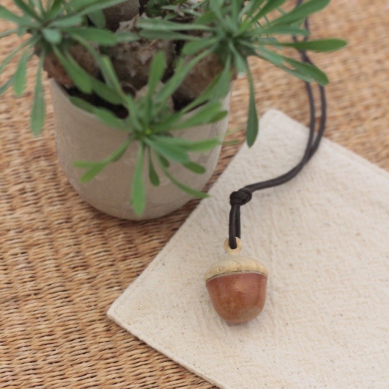 acorn mini pendant - สร้อยคอ - ดินเผา สีนำ้ตาล