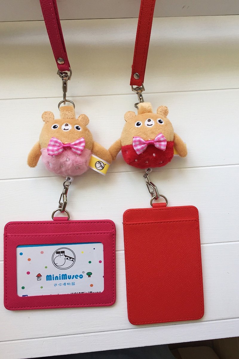 MiniMuseo 迷你博物館  莓果小熊 胸揹繩證件套組 票卡夾 - 證件套/卡套 - 棉．麻 