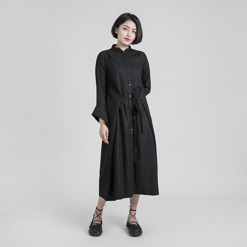 Jung 榮格造型洋裝_8AF102_黑 - 連身裙 - 棉．麻 黑色