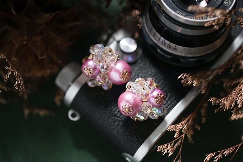 [Old jewelry/Western old pieces] American VENDOME pink playful bead flower vintage clip-on earrings - ต่างหู - โลหะ สึชมพู