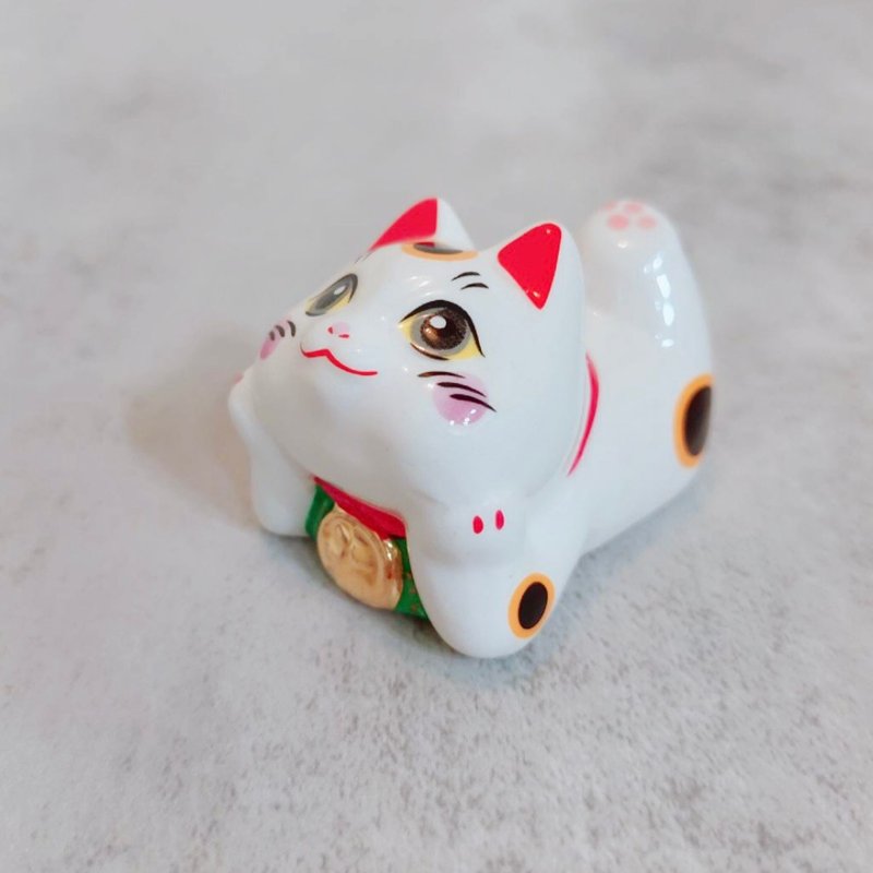 日本【RYUKODO】授權- 女友開運招財貓|禮物|結婚|聖誕禮盒|入厝 - 擺飾/家飾品 - 陶 白色