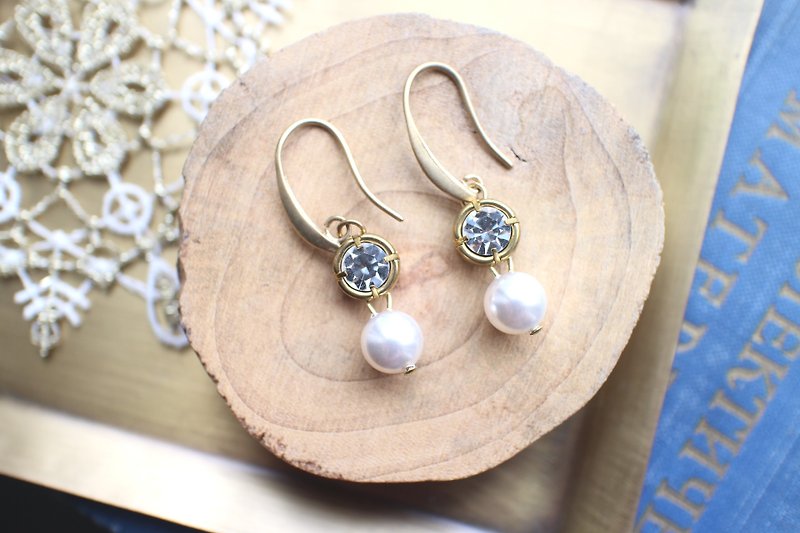 Crystal pearl brass earrings - ต่างหู - โลหะ 