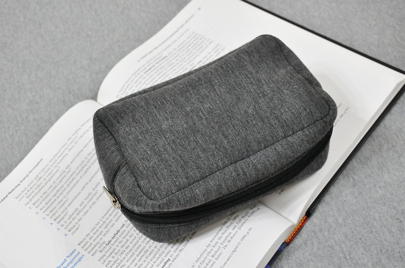 ENDURE / square small size cosmetic bag / dark gray - กระเป๋าเครื่องสำอาง - ผ้าฝ้าย/ผ้าลินิน สีเทา