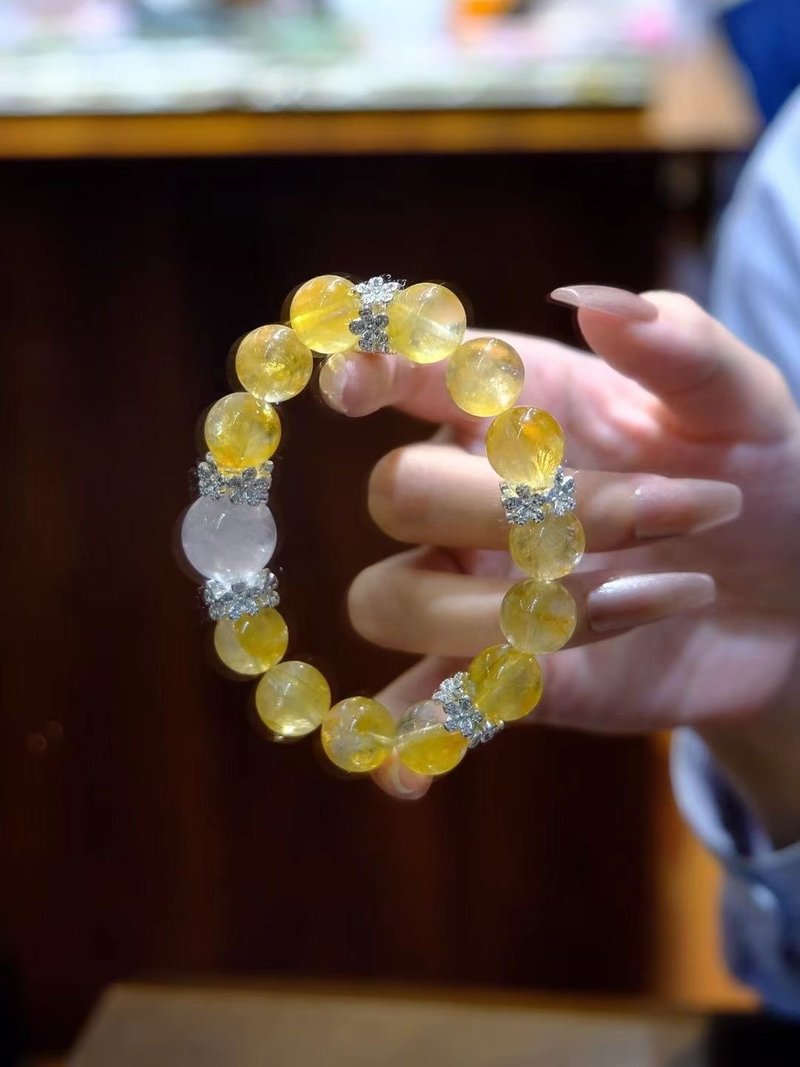 折桂泠 12mm秋意黃膠花手鏈搭配15m白幽靈 招財進寶 旺事業 - 手鍊/手環 - 玉石 