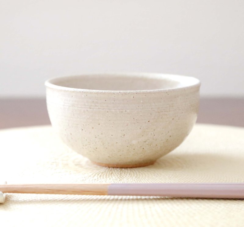 赤陶土と白マット釉の飯碗 ２ - 茶碗・ボウル - 陶器 ホワイト