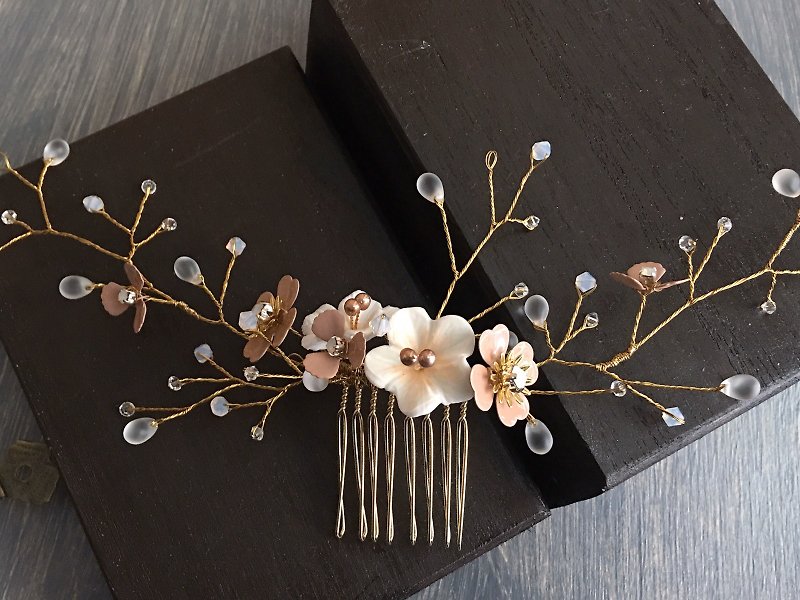 Original Handmade Bridal Jewelry Cherry Blossom Crystal Hand Dyed Bronze Hair Comb on Dewdrops - ต่างหู - แก้ว 