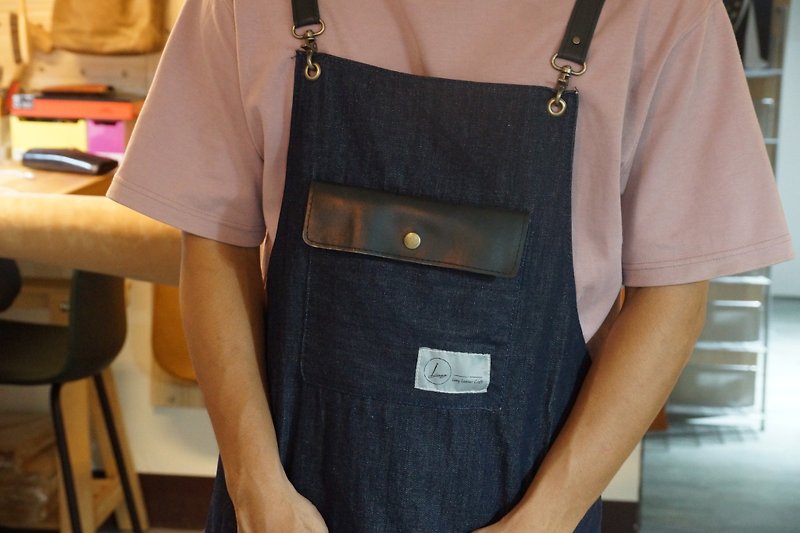 [Liang Xu Leather Art] Leather apron/genuine leather/cowhide with denim/ Bronze hardware - อื่นๆ - หนังแท้ 