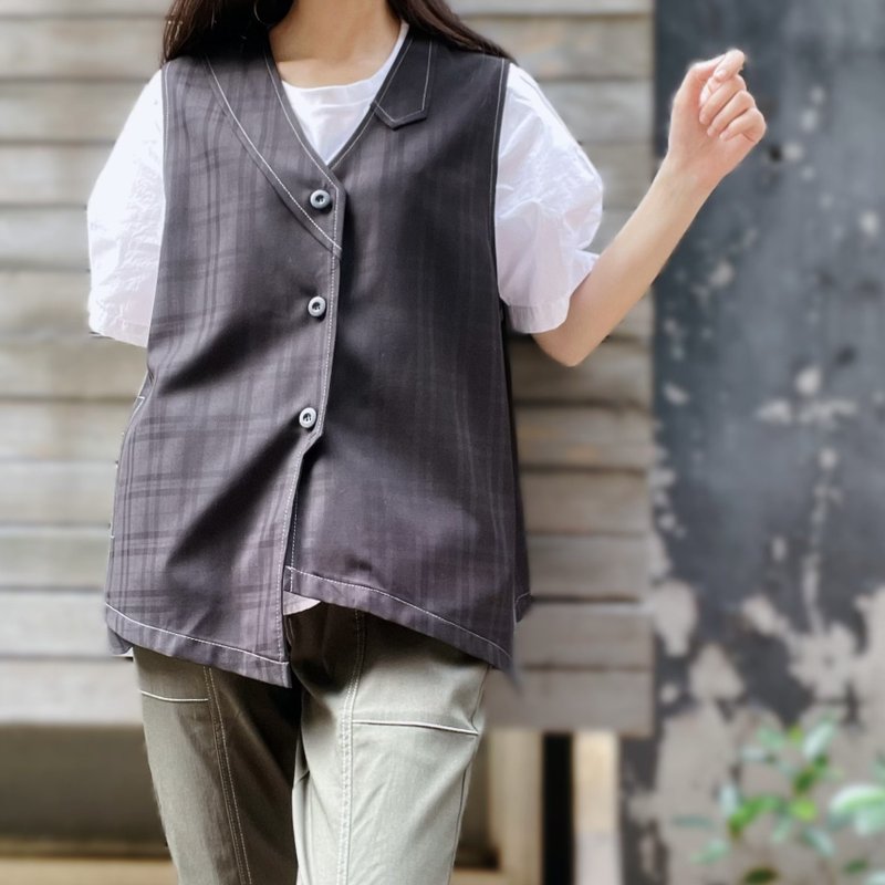 黑綠格 V領側拼接不規則背心 #U3042 - 背心/無袖上衣 - 棉．麻 黑色