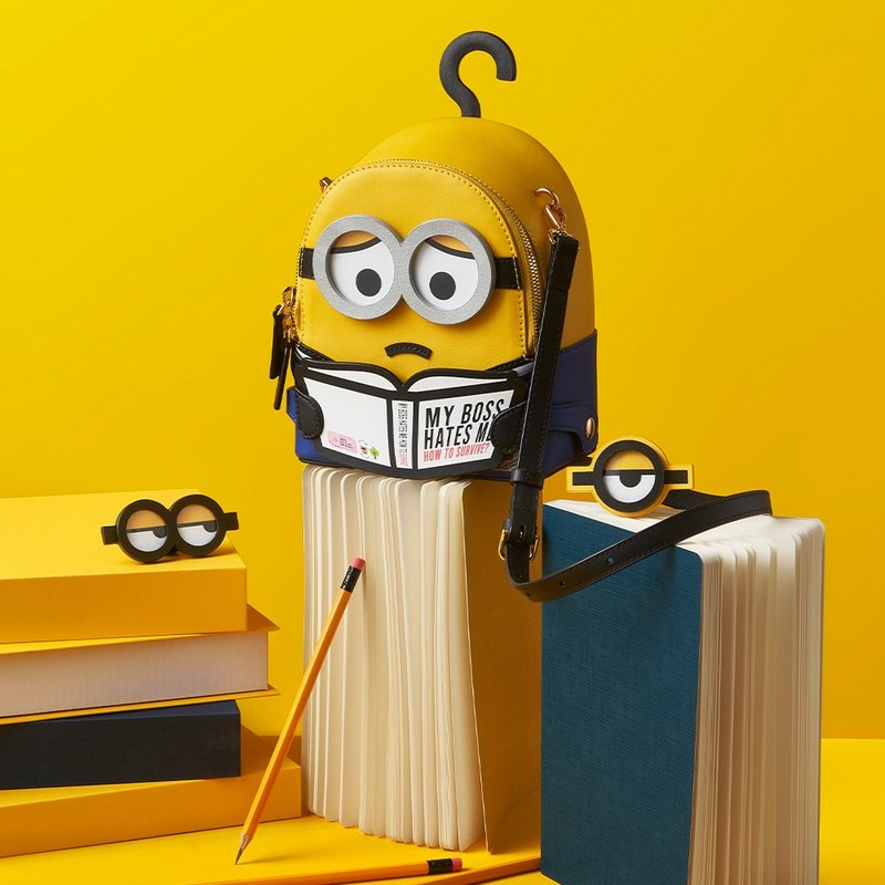 【滿額贈】Minions My Boss Hate Me 皮革背囊 禮物 免運 - 側背包/斜背包 - 真皮 黃色