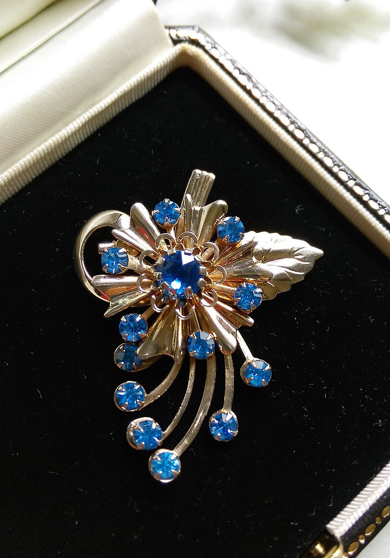 [Western antique jewelry / old age] 1960's blue rhinestone geometric streamline brooch pin - เข็มกลัด/พิน - โลหะ สีน้ำเงิน
