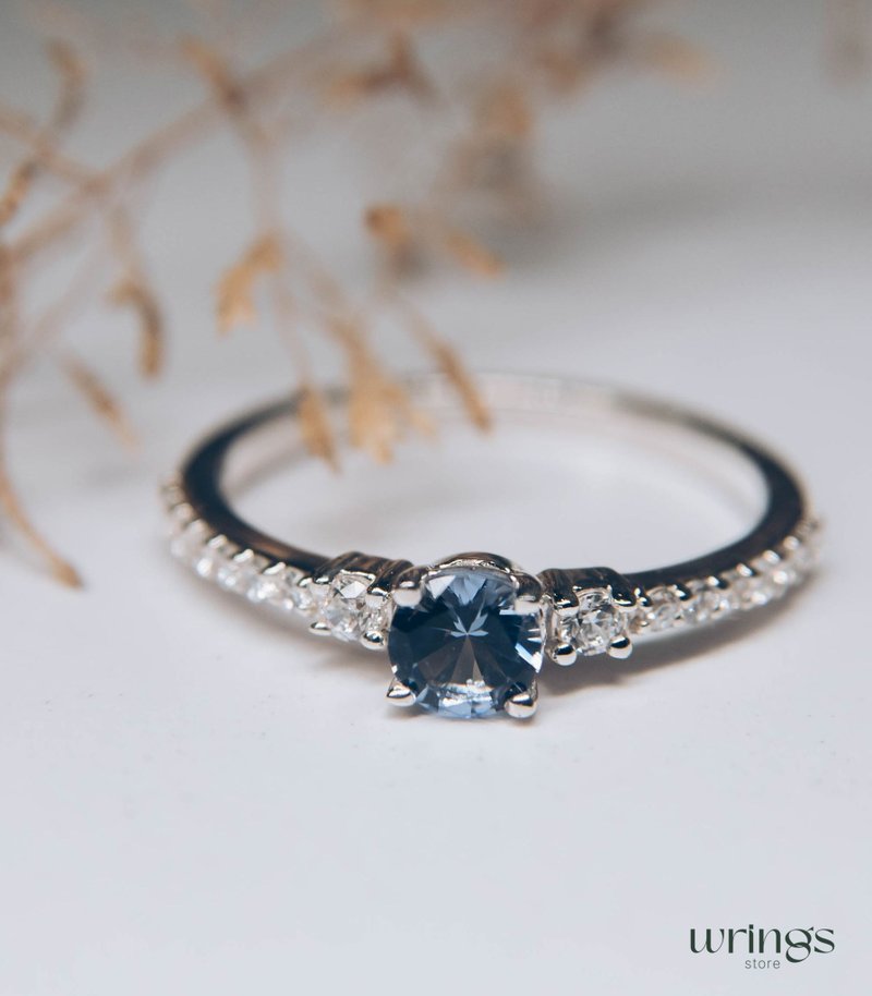 Round Magical Blue Tanzanite Engagement Ring for Women with White Cubic Zirconia - 戒指 - 純銀 藍色