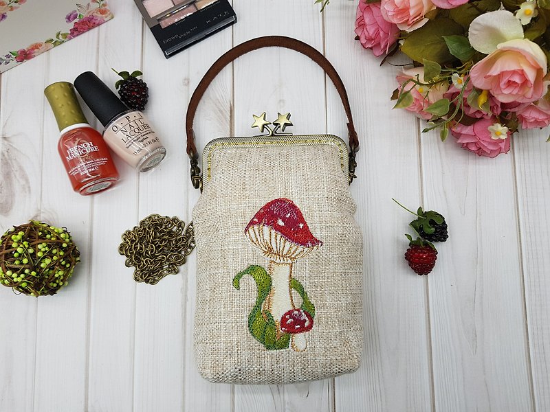 Embroidered mushroom mouth gold bag cross-body bag handbag storage bag cosmetic bag birthday gift - กระเป๋าแมสเซนเจอร์ - ผ้าฝ้าย/ผ้าลินิน สีกากี