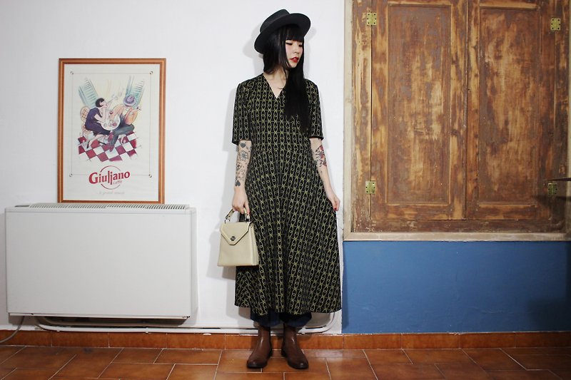 F3099 [Vintage dress] Black Sheng Suobu flower short-sleeved vintage dress (wedding / picnic / party) - ชุดเดรส - เส้นใยสังเคราะห์ สีดำ