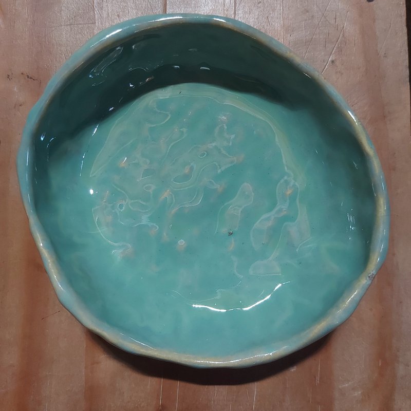 Lake water pink green hand-kneaded pottery deep plate - จานและถาด - ดินเผา สีเขียว