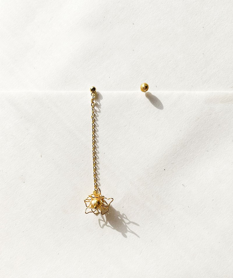 金箔淡水珍珠造型花耳環 - 耳環/耳夾 - 珍珠 金色