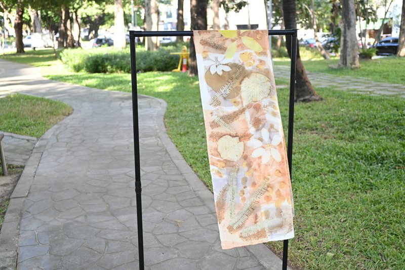 EcoPrint floral and leaf pad printed wool scarf/hanging picture - ผ้าพันคอถัก - ขนแกะ หลากหลายสี