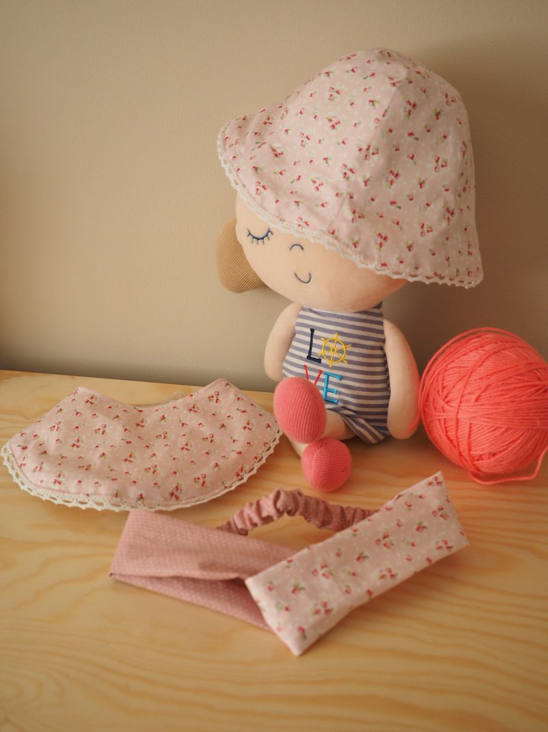 手作粉紅小碎花圖案雙面太陽帽子 圍兜及成人彈性髮帶套裝 - 彌月禮盒 - 棉．麻 粉紅色