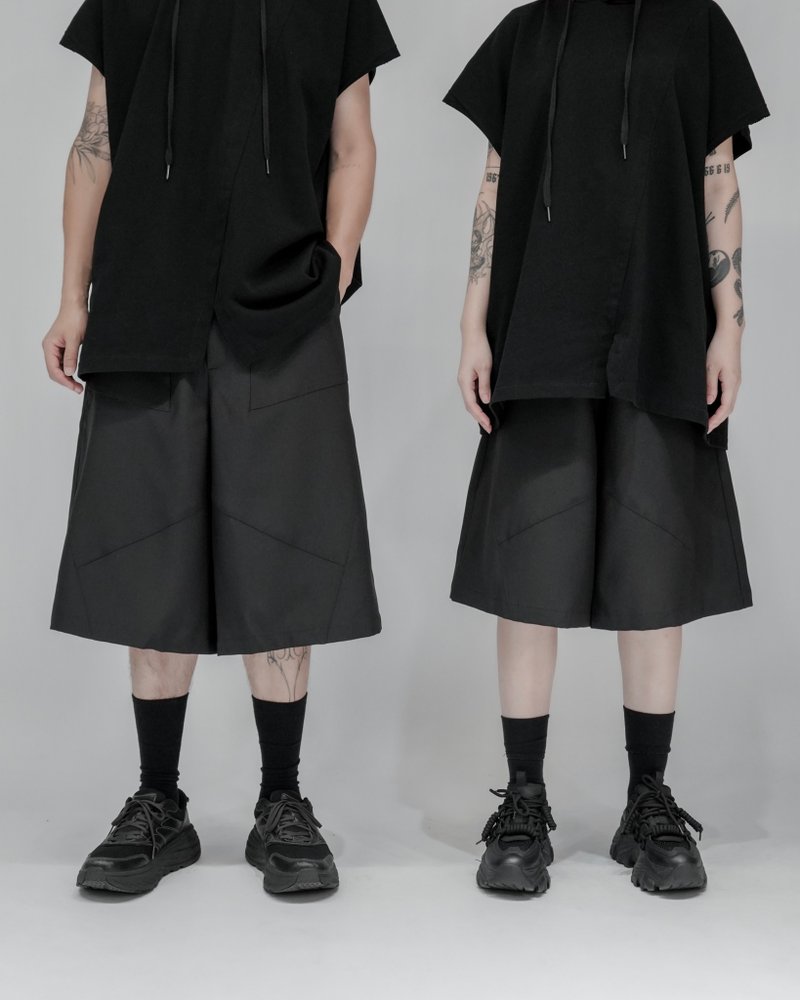 MUKK DESIGN 剪接造型西裝五分寬短褲 - 男短褲/工作短褲 - 聚酯纖維 黑色