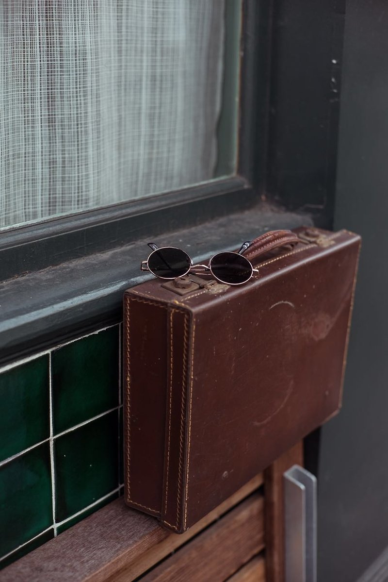 Ancient time suitcase [ancient / vintage / birthday] - กระเป๋าถือ - หนังแท้ สีนำ้ตาล
