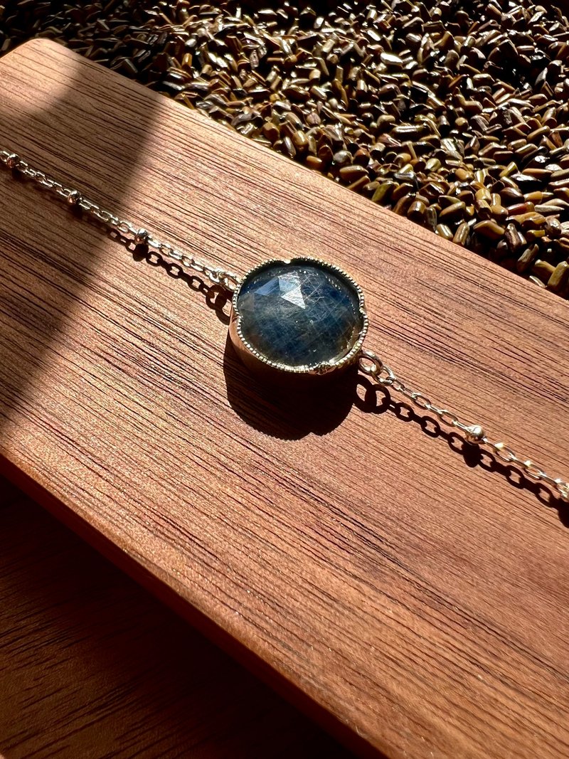 Blue Rose-Cut Sapphire Bracelet | Capturing Nature's Rhythm, Embodying Eternal Radiance - Bracelets - Silver Blue