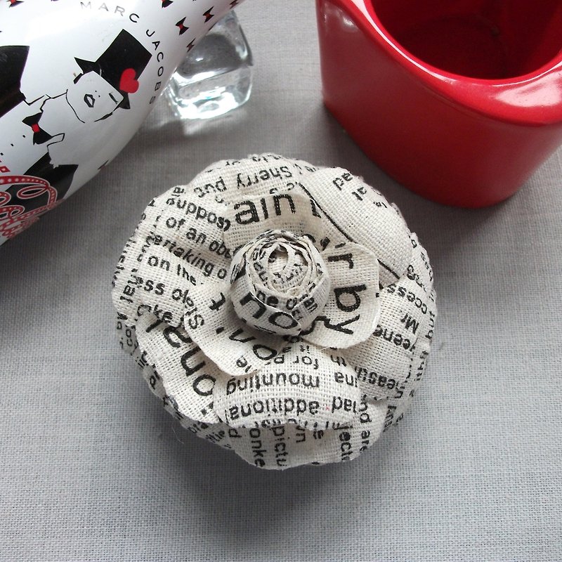 Camellia flower brooch made of cotton fabric with newspaper print - Brooches - Cotton & Hemp White