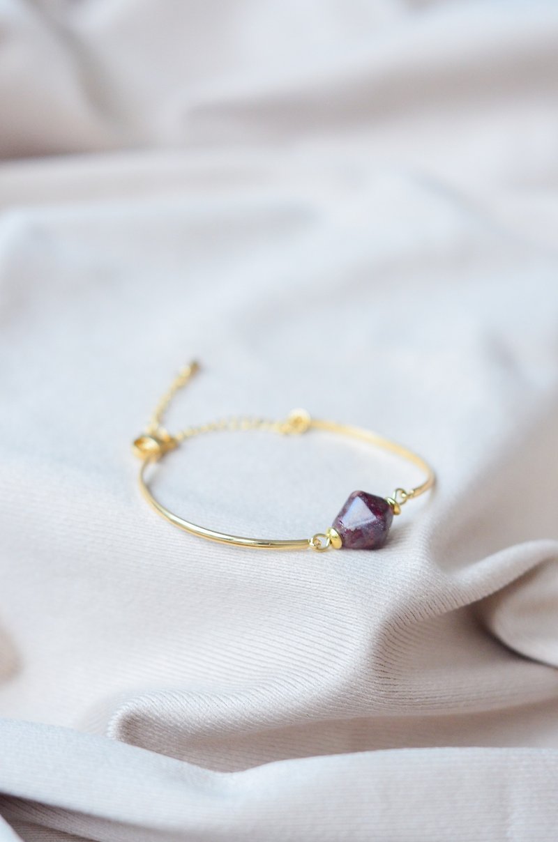 [Eco-friendly Bracelet] Star Purple Gemstone Adjustable Gold-plated Thin Bracelet/Handmade/Gift/Recommended - สร้อยข้อมือ - พืช/ดอกไม้ สีม่วง