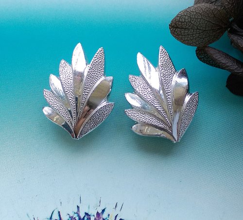 老時光角落 Vintage Jewelry 西洋古董飾品 銀色調 細葉 夾式耳環