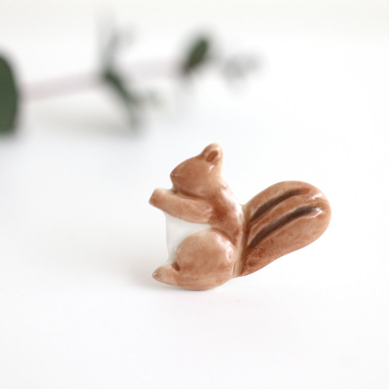Squirrel brooch - 胸針 - 瓷 咖啡色
