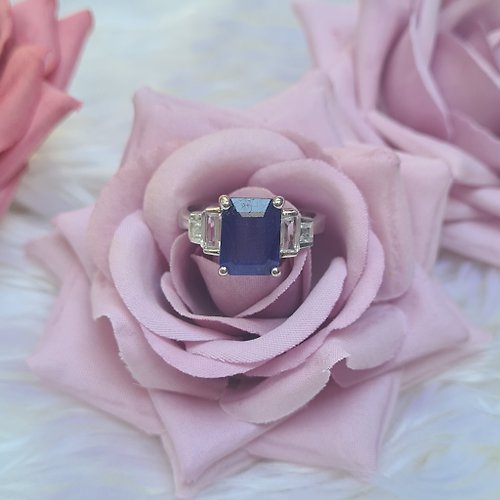 charissagemstone 天然藍色藍寶石配白色托帕石銀鍍鉑戒指