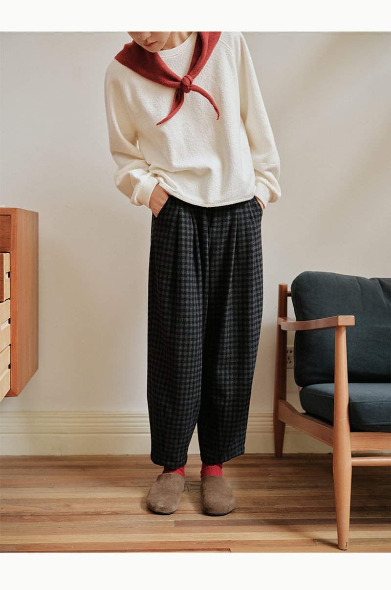 Wool blend navy blue plaid balloon pants with elastic waist - กางเกงขายาว - ขนแกะ สีกากี