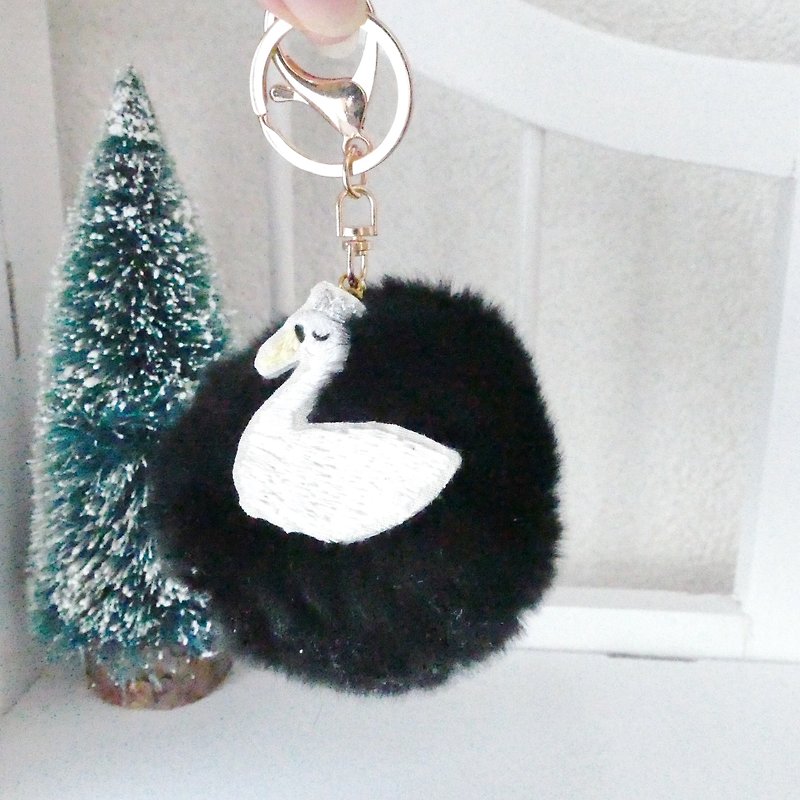 Fur pompon bag charm black embroidered swan - ที่ห้อยกุญแจ - ผ้าฝ้าย/ผ้าลินิน สีดำ