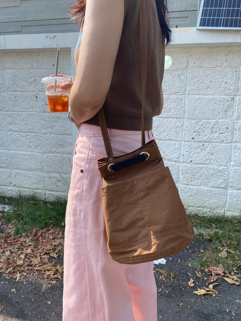 Brown Nylon Bucket Bag with adjustable strap - กระเป๋าถือ - ผ้าฝ้าย/ผ้าลินิน สีนำ้ตาล