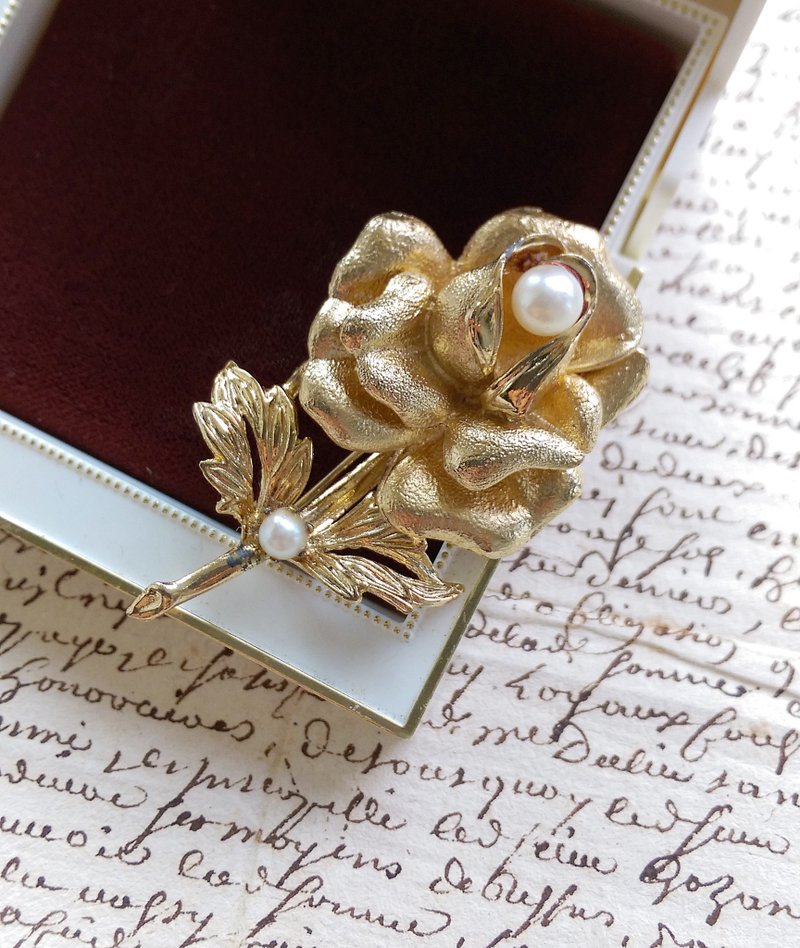 Vintage Jewelry 西洋古董飾品 金色調 立體 仿珠玫瑰 別針 - 徽章/別針 - 其他金屬 金色