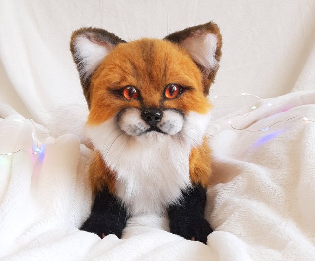 キツネ、収集価値のあるおもちゃ、人工毛皮で作られたキツネの