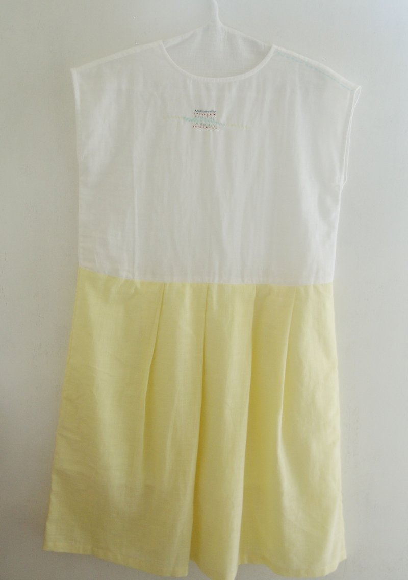 Natural Cotton Pleated Dress--Geometric Figures - ชุดเดรส - ผ้าฝ้าย/ผ้าลินิน 