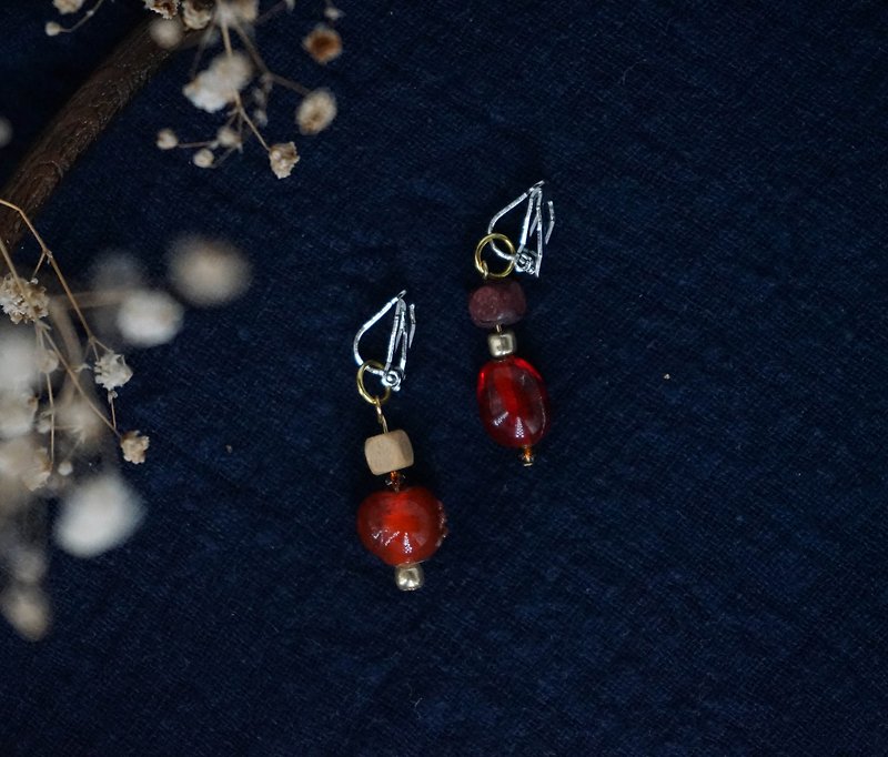Handmade Earrings | Glass - ต่างหู - แก้ว สีแดง
