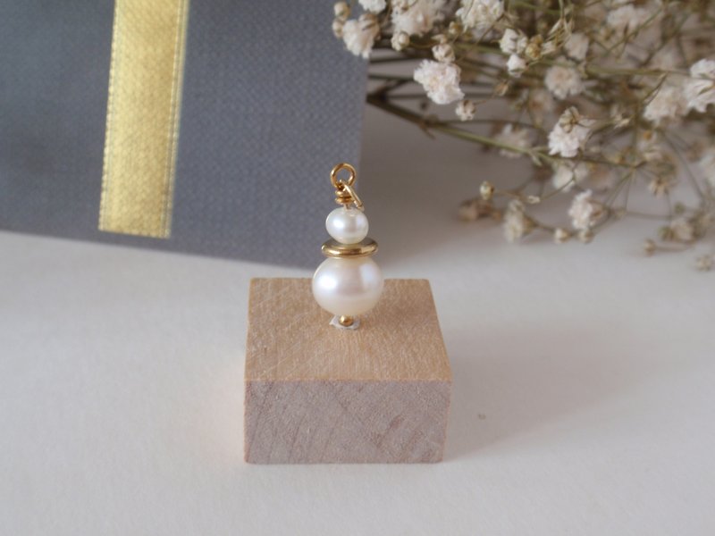 Necklace//Pendant Natural Pearl Winter Snowman - Necklaces - Pearl White