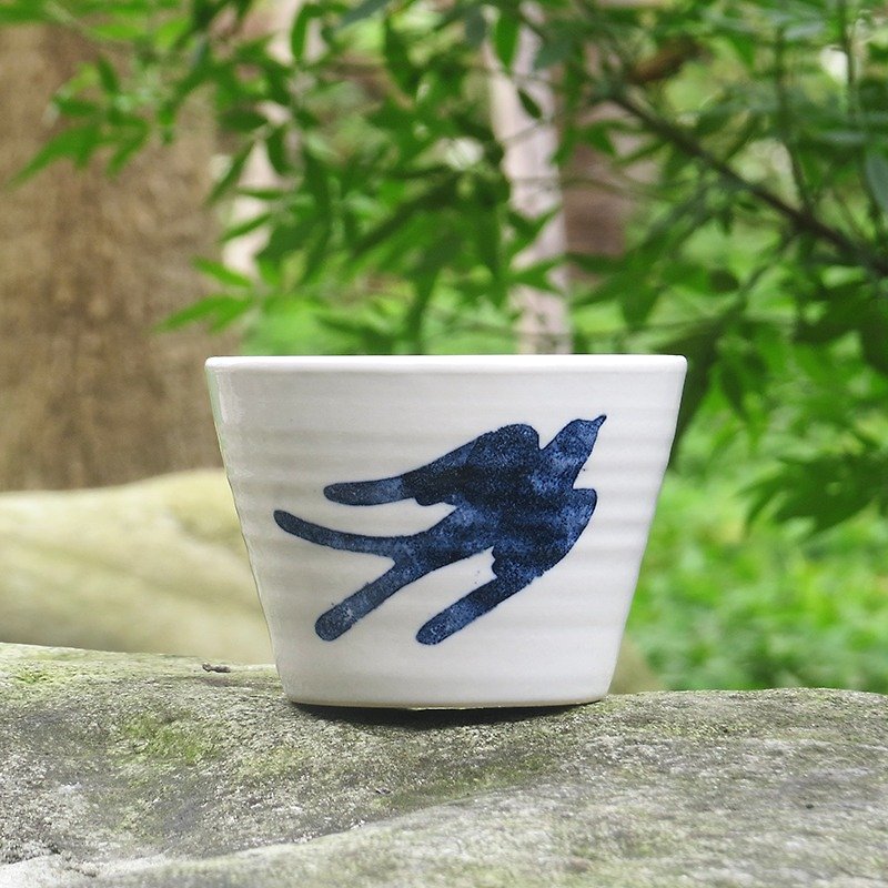 【Fufu】Pig Mouth Cup - Spring Swallows Are Coming--240ml - Teapots & Teacups - Porcelain White