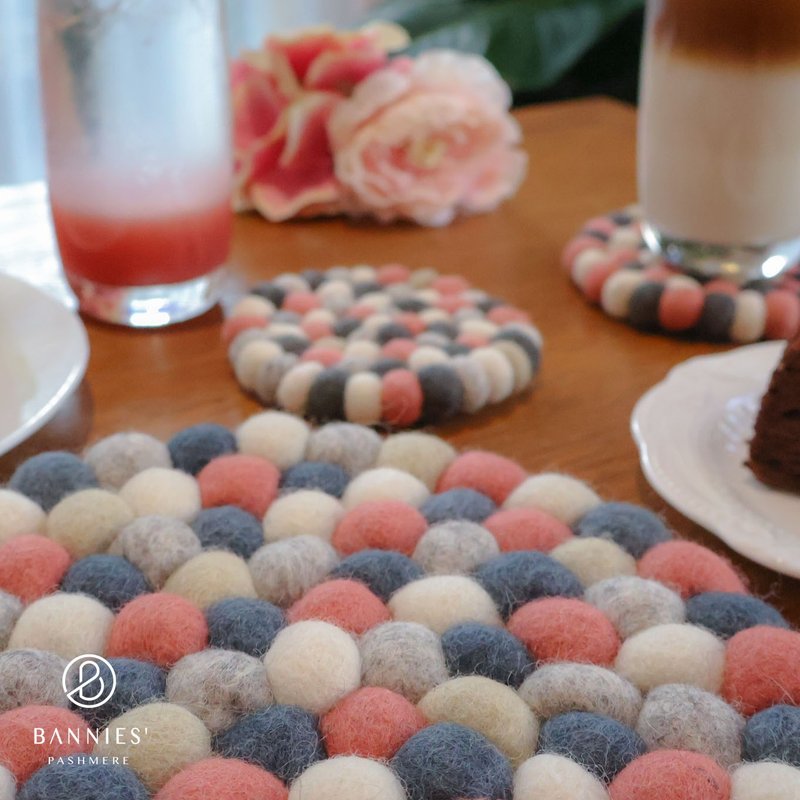 Momotaro | Nepalese handmade wool felt cup and pot holders - ผ้ารองโต๊ะ/ของตกแต่ง - ขนแกะ หลากหลายสี